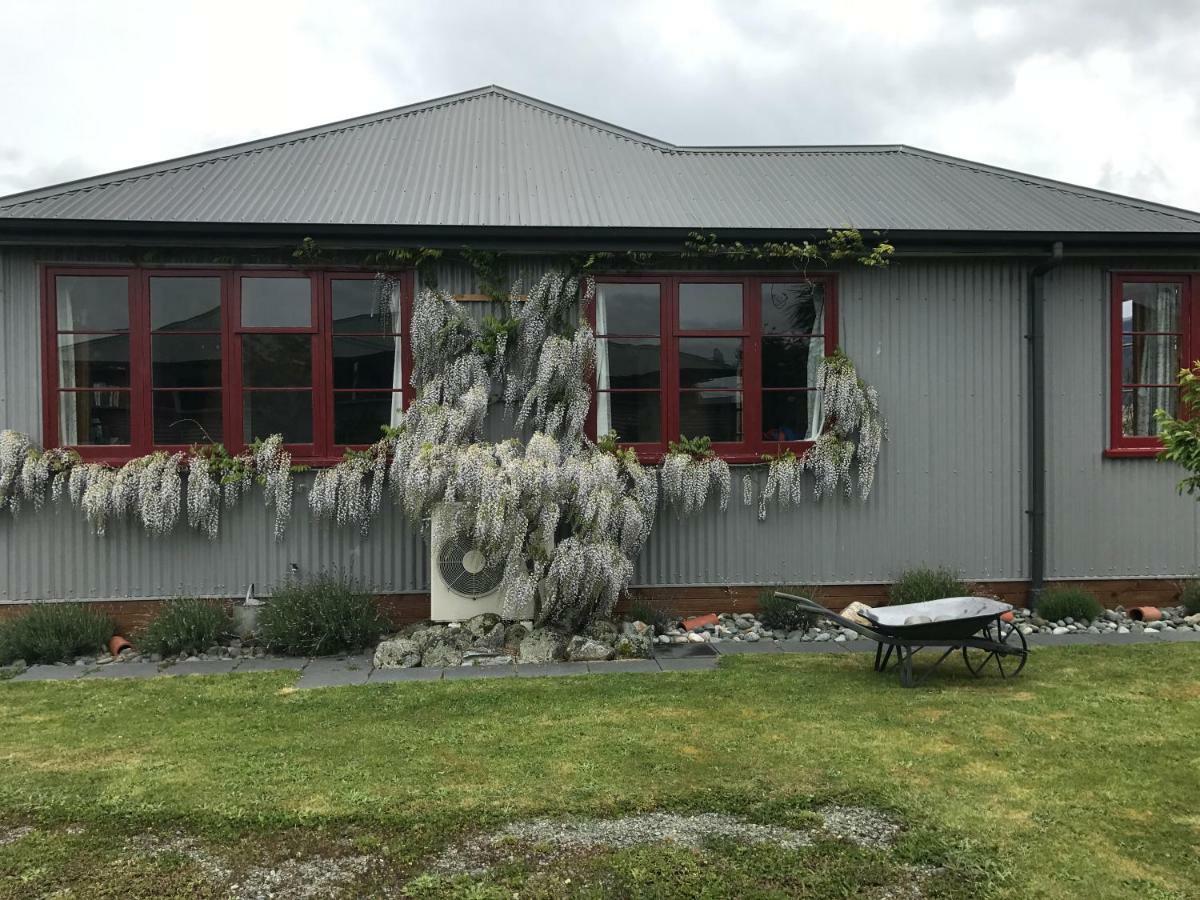 Villa Batch With A View Te Anau Exterior foto